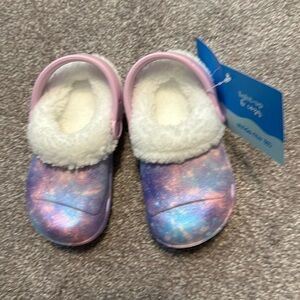 NWT Stride Rite 360 fuzzy crocs. Light up